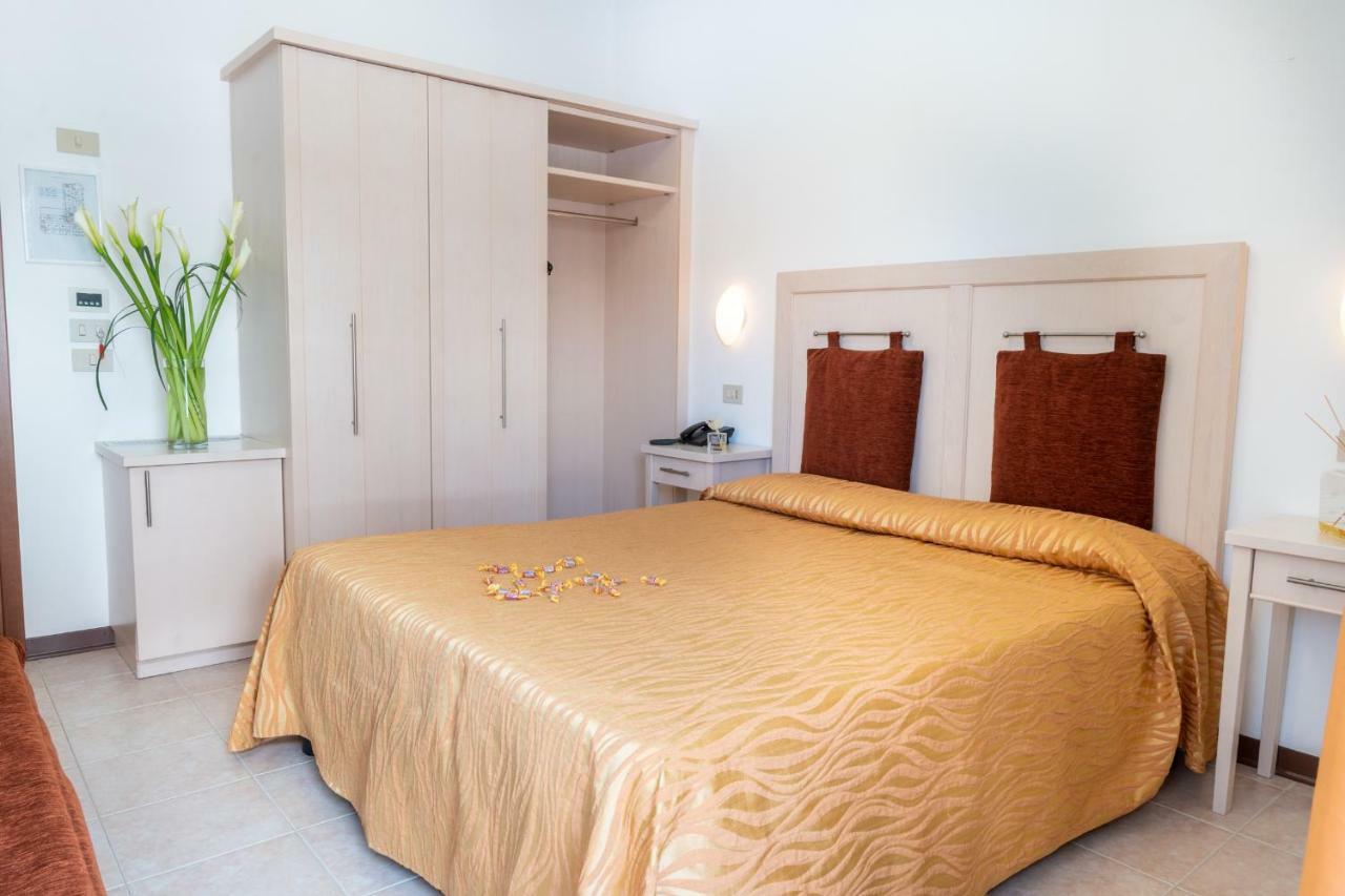 Hotel Nettuno Caorle Exterior foto