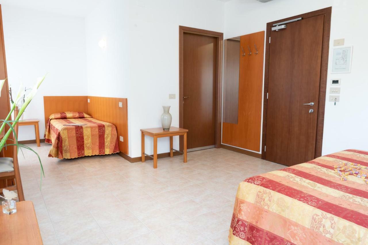 Hotel Nettuno Caorle Exterior foto