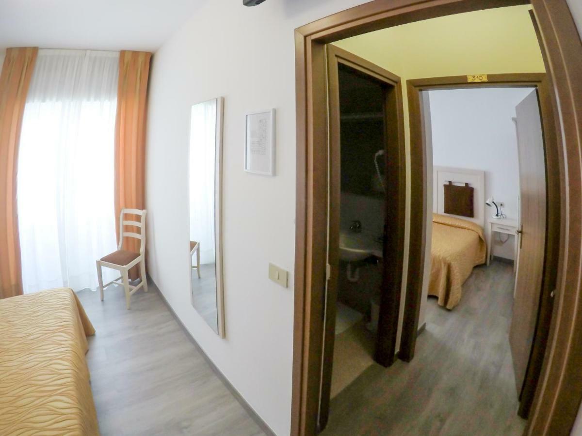 Hotel Nettuno Caorle Exterior foto